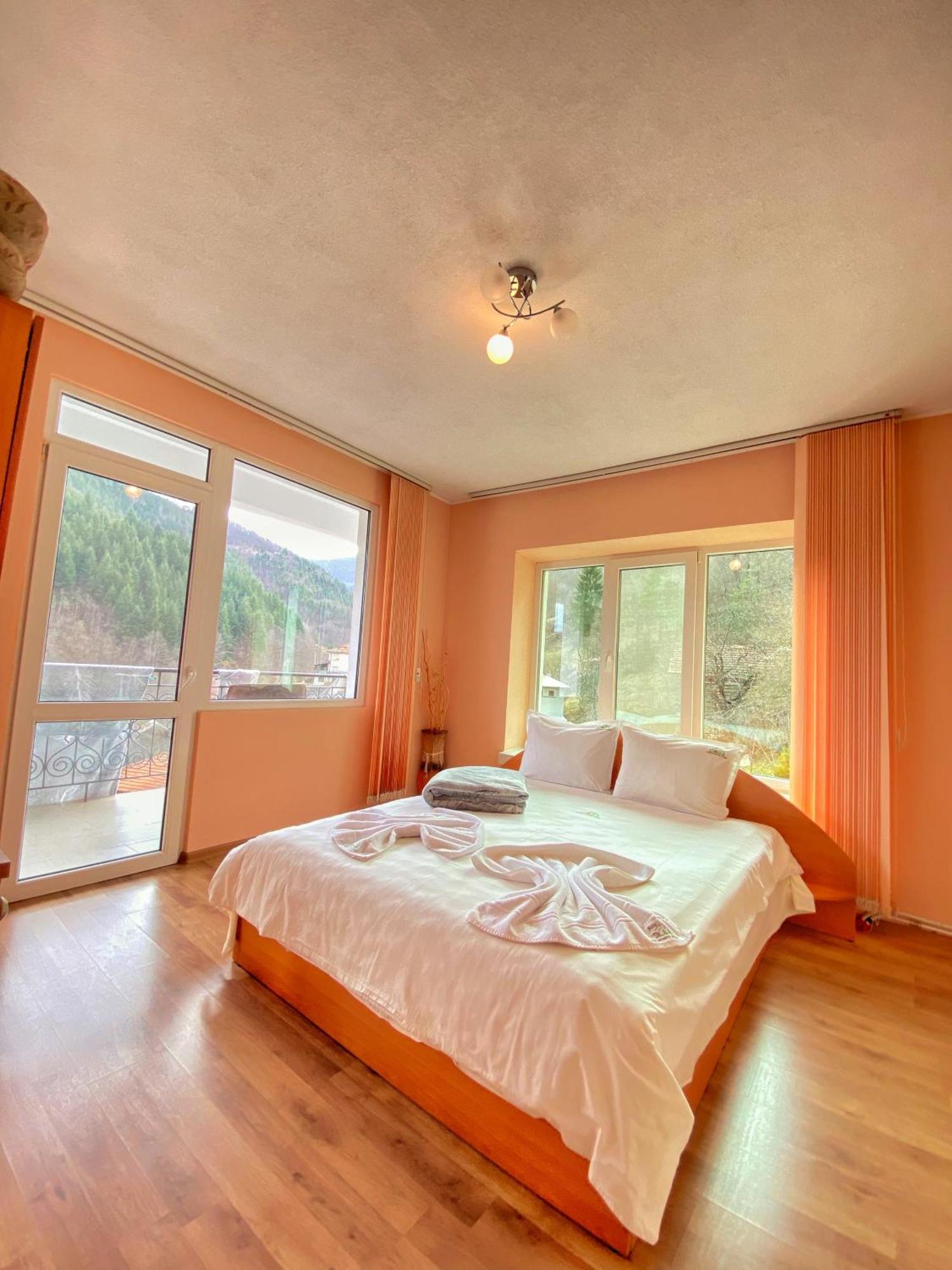 Къща За Гости Хаджиевата Къща Smolyan Buitenkant foto